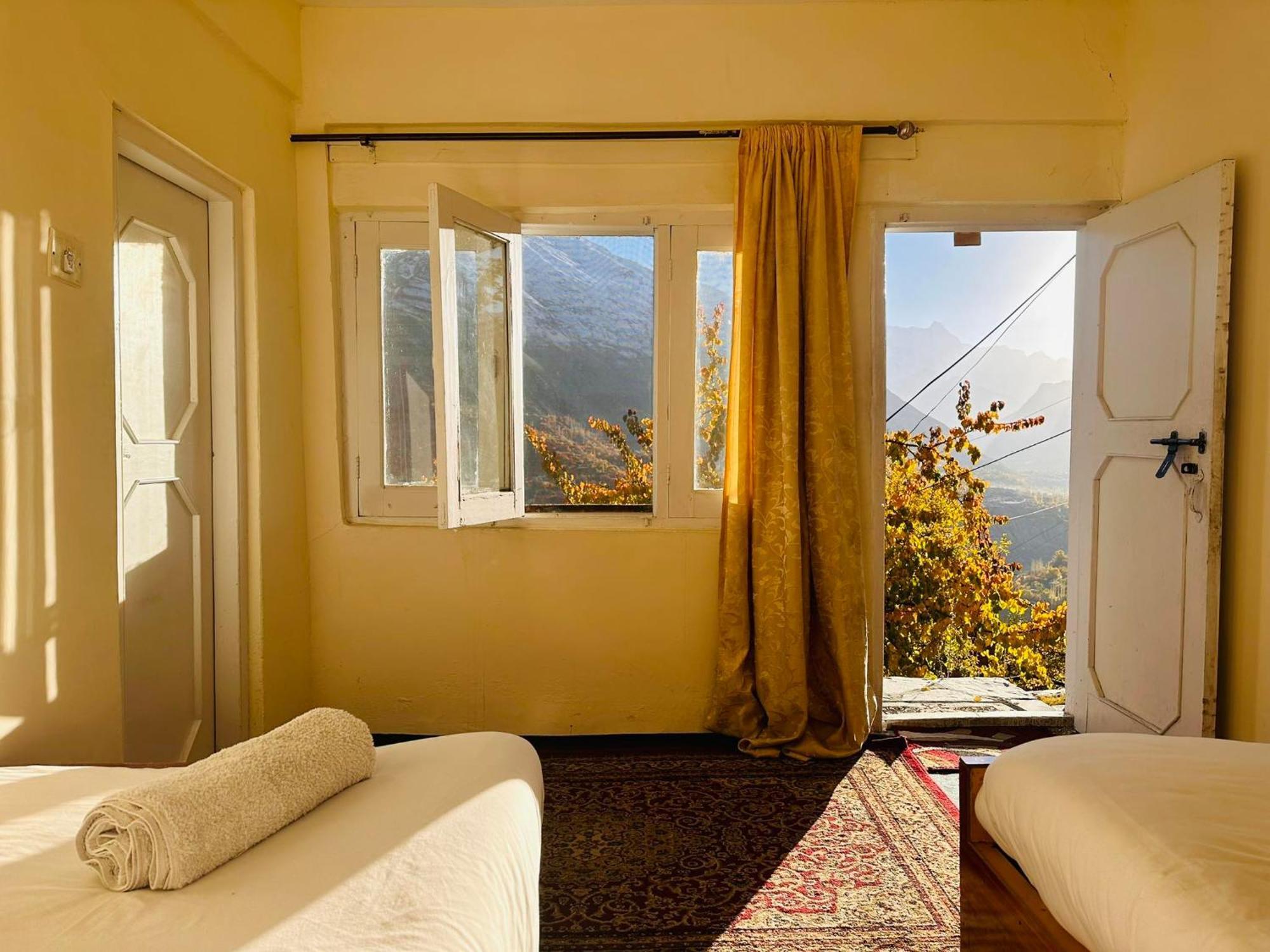 Backpackers Stories By Old Hunza Inn Karimabad  Bagian luar foto