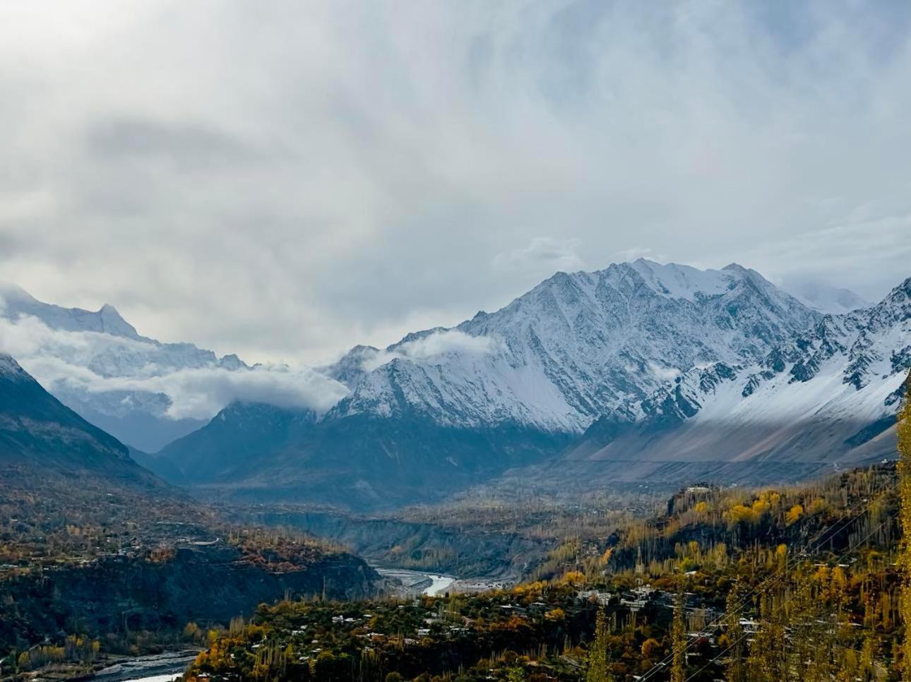 Backpackers Stories By Old Hunza Inn Karimabad  Bagian luar foto